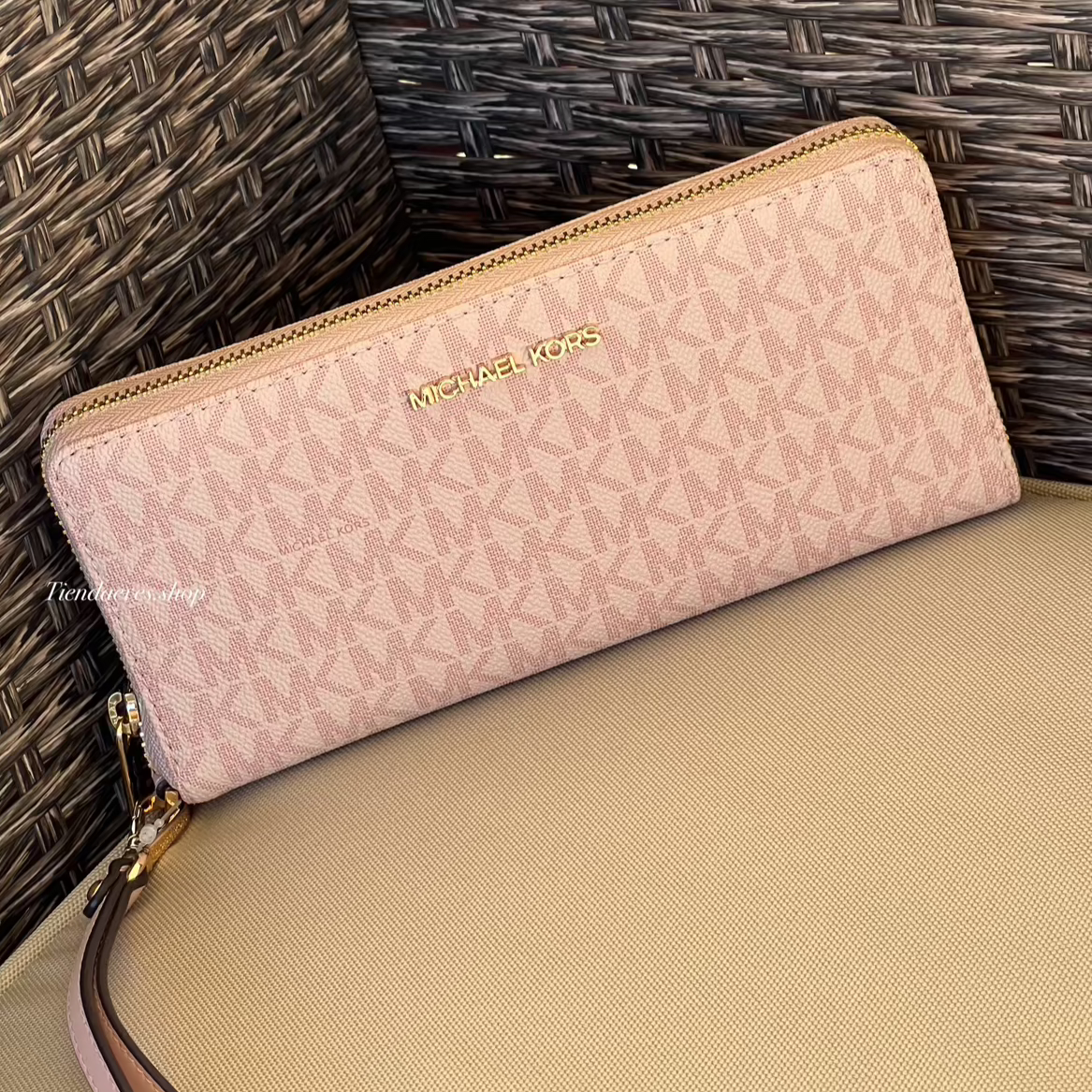 BILLETERA MICHAEL KORS JET SET TRAVEL POWDER BLUSH CONTINENTAL
