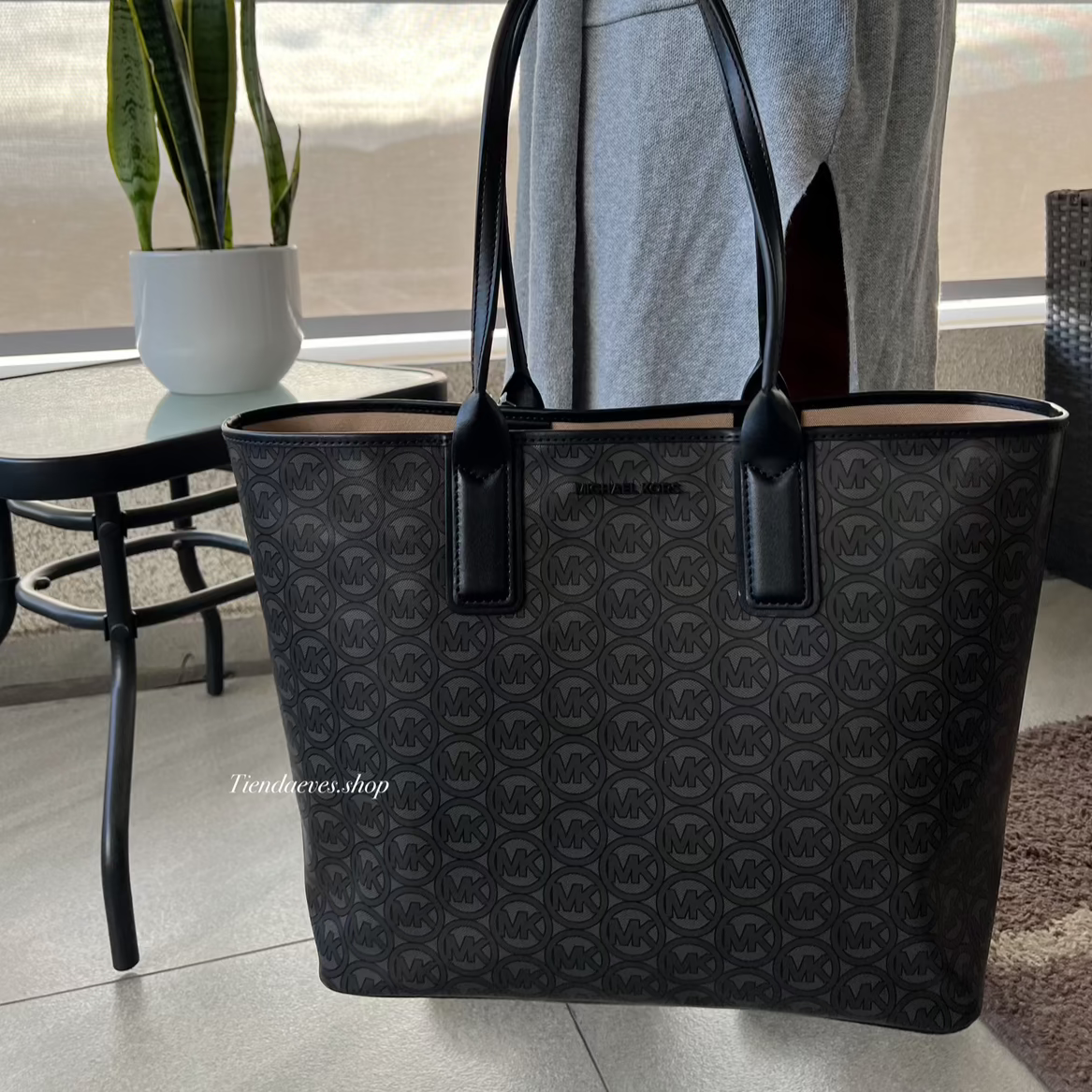 Michael Kors store Tote