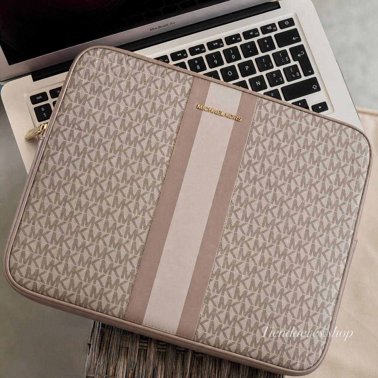 FUNDA NOTEBOOK MICHAEL KORS 13" PULGADAS