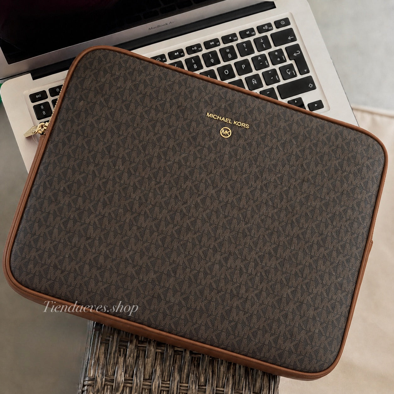 FUNDA NOTEBOOK MICHAEL KORS 13" PULGADAS