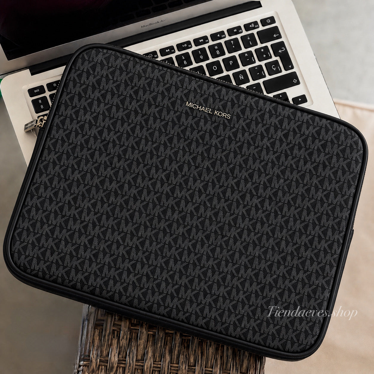 FUNDA NOTEBOOK MICHAEL KORS 13" PULGADAS